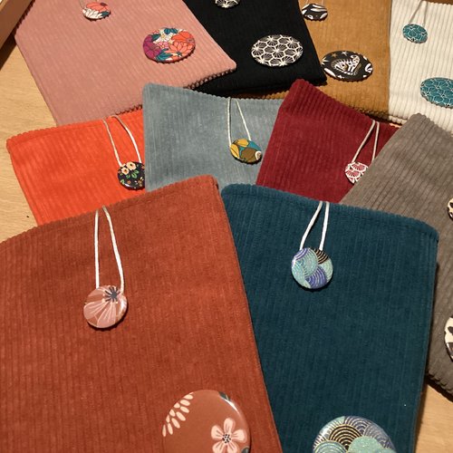 Pochette à livre en velours côtelé réversible