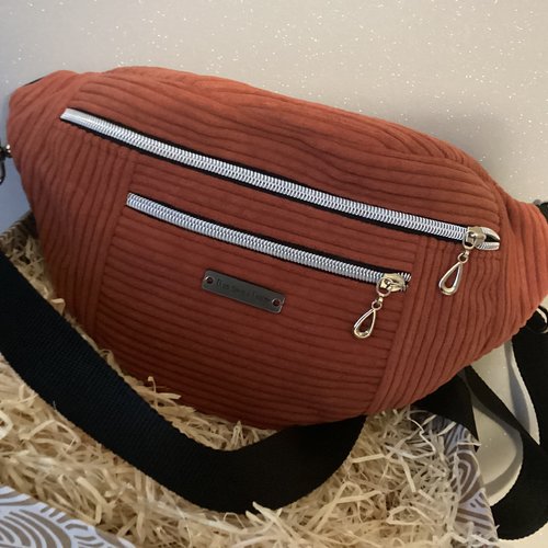 Sac banane en velours côtelé couleur terracotta