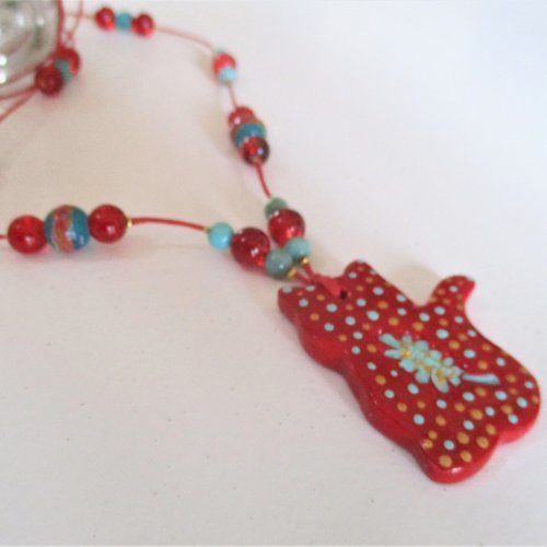 Collier sautoir rouge pendentif chat multicolore