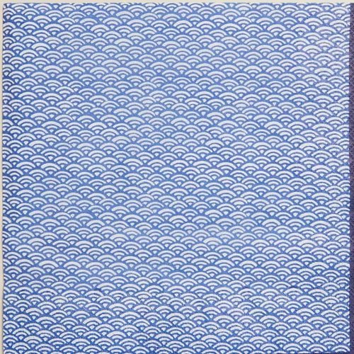Grande serviette en papier motif graphique seigaiha "vagues en tuiles" bleu et blanc