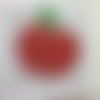 Serviette en papier petit format motif pomme(s) rouge(s) sur fond blanc 