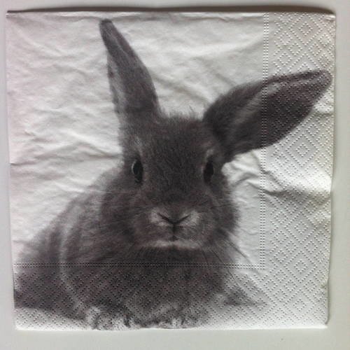 Serviette en papier motif lapin / lièvre en noir et blanc paques 