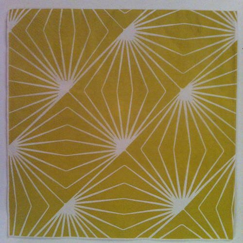 Serviette en papier motif géométriques blancs sur fond jaune doré - Un  grand marché