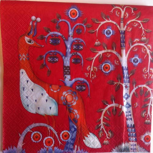 Serviette en papier motif coloré, dessins arbres, oiseaux, branchages fantastiques sur fond rouge 