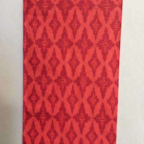 Serviette en papier grand format - motif graphique et géométrique losanges rouges sur fond rouge 