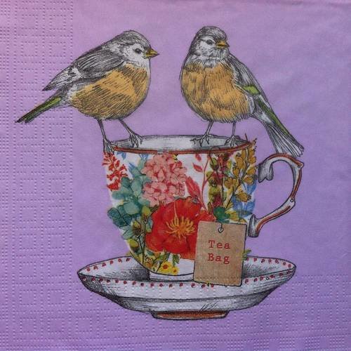 Serviette en papier motif coloré, 2 oiseaux sur une tasse de thé sur fond rose 