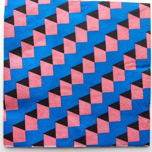 Serviette en papier motif graphique et géométrique (escalier hypnotique) coloré 