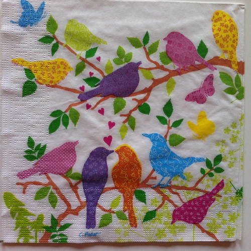 Serviette en papier motif coloré, dessins arbres, oiseaux, papillons, branchages colorés sur fond blanc 
