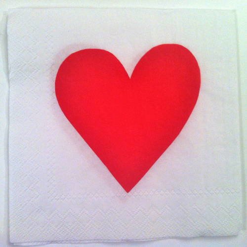 Serviette en papier  petit format "gros  coeur rouge" sur fond blanc 