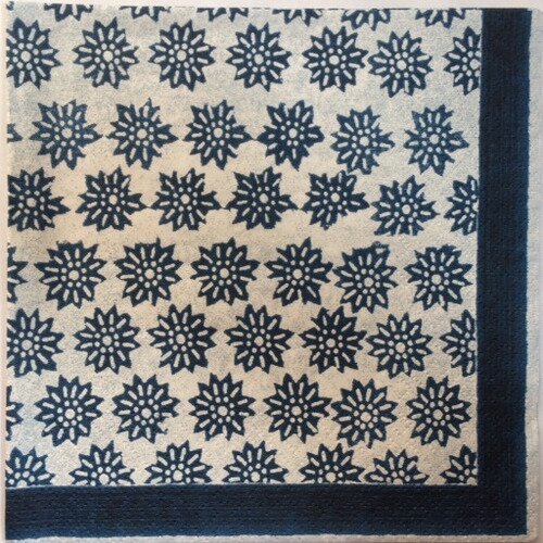 Serviette en papier motif petites fleurs bleues sur fond blanc avec bordure bleue
