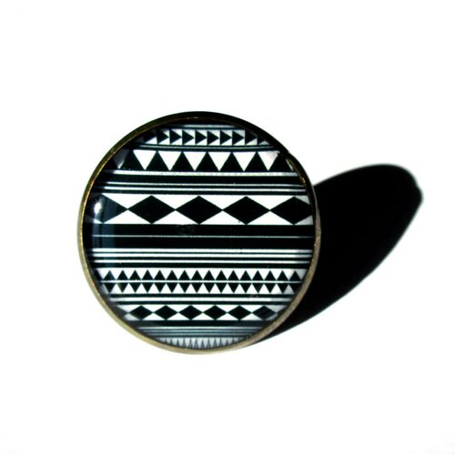 Bague motif aztec noir et blanc, ethnique, triangles, azteque, motif géométrique , motifs noirs et blancs, cabochon, résine