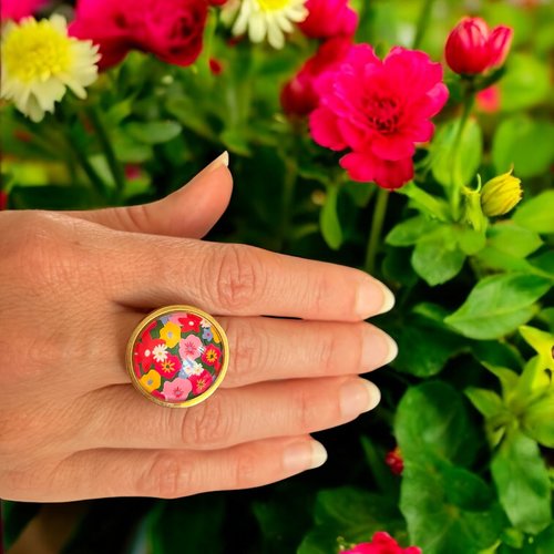 Bague acier inoxydable doré, bague fleurs liberty multicolores sur fond vert