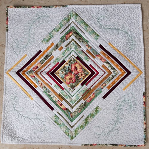 Patchwork fond blanc, carré décoration murale ou de table