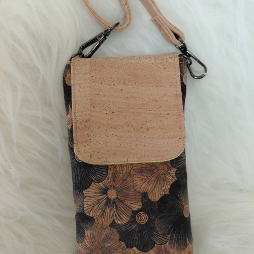 Pochette téléphone à bandoulière, en liège, modèle mighty mini de spencer ogg