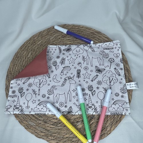 Feuilles de coloriage lavable licorne