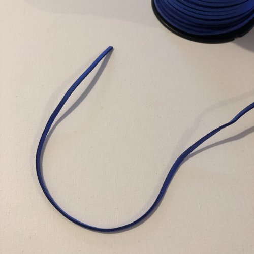 Cordon en suédine aspect daim bleu royal