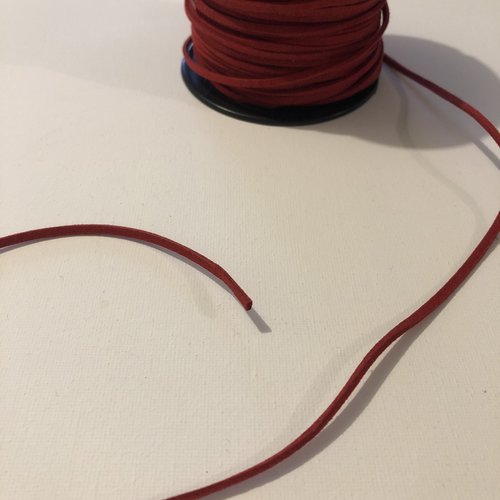 Cordon en suédine aspect daim rouge