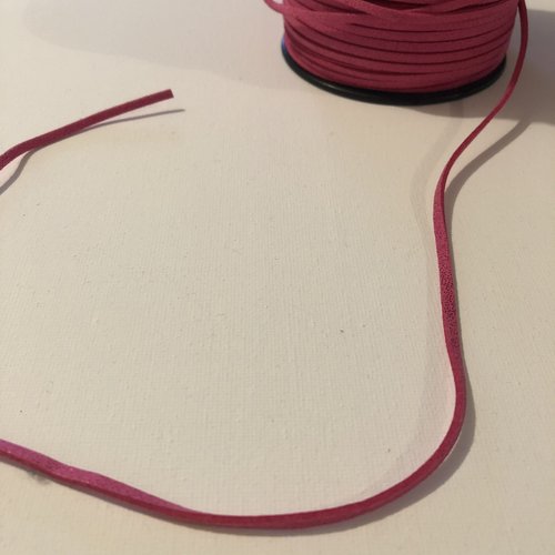 Cordon en suédine aspect daim fushia