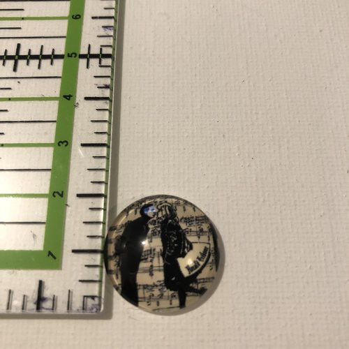 Cabochon en résine à motifs