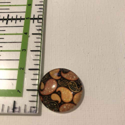 Cabochon en résine à motifs