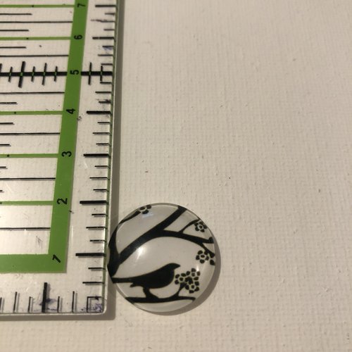 Cabochon en résine à motifs