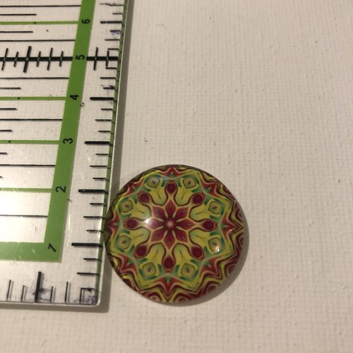 Cabochon en résine à motifs