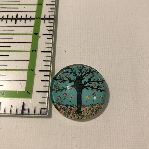Cabochon en résine à motifs