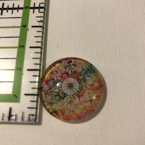 Cabochon en résine à motifs