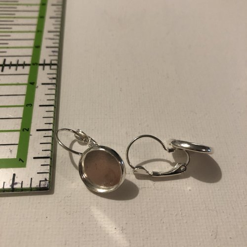Support pour boucles d'oreilles cabochon
