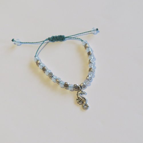 Bracelet en micro-macramé  perles de verre facette..