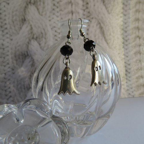 Boucles d oreilles fantome.