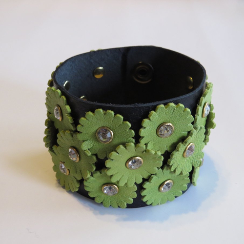 Bracelet manchette cuir  noir et vert pomme.