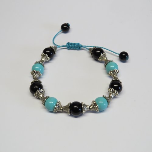 Bracelet micro-macramé perles de verres nacré turquoise et noir.