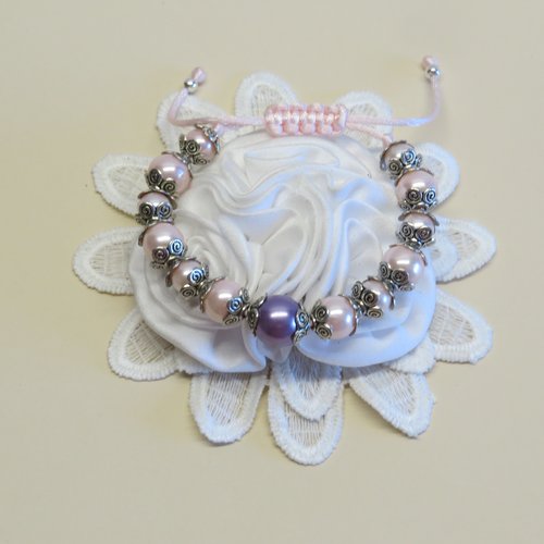 Bracelet macramé fils nylon paracorde rose poudré perles de verres rose poudré perle de verre nacré violet.