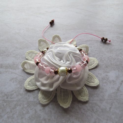 Bracelet micro macramé perles rose blanche et cuivré.