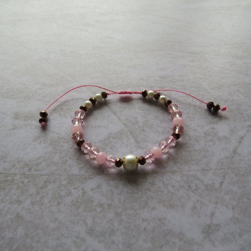 Bracelet micro macramé perles rose blanche et cuivré.