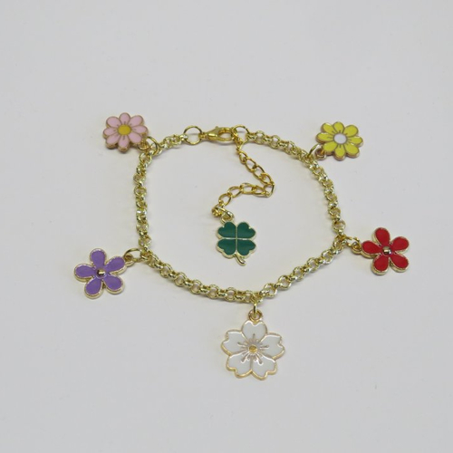 Bracelet gourmette chaîne croisé plaqué or 14 carat et ses  breloques fleurs.