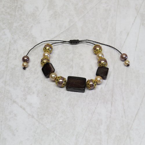 Bracelet micro macramé grande et petite perles carré et rectangle marron.