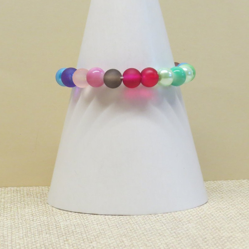 Bracelet perles de verre  multicolores avec fermoir  toogle en métal doré.