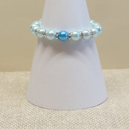 Bracelet perles de verre bleu et bleu pâle, strass, breloque chaussure à talon.