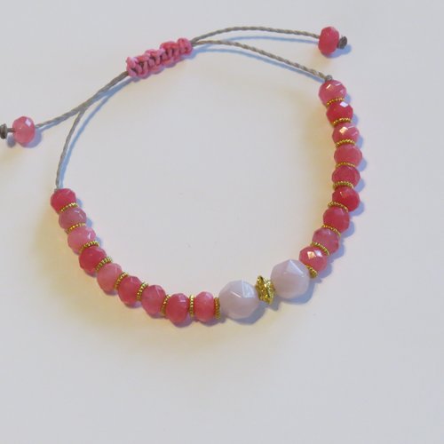 Bracelet en micro-macramé rose perles de verre facette..