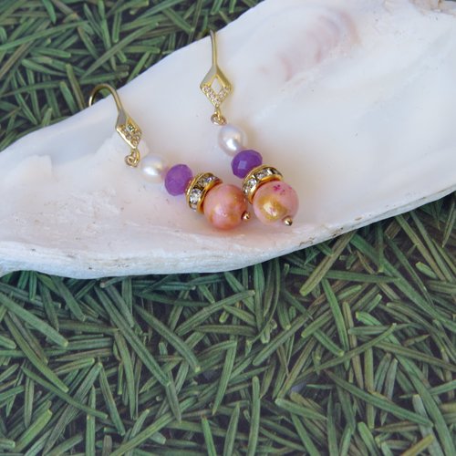 Boucles d'oreilles perle d'eau douce , perles de jade et strass.