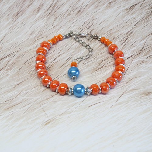 Bracelet perles de verre bleu  de france et orange nacré et sa breloque perle.