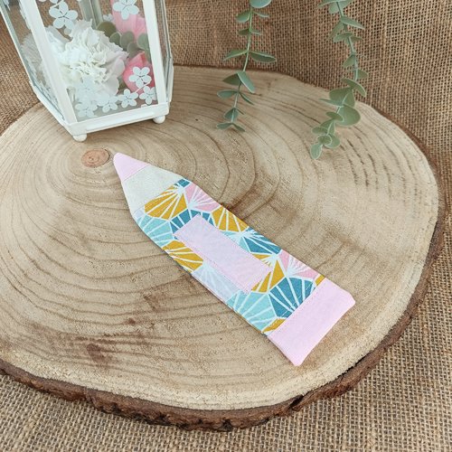 Marque pages crayon personnalisable - modèle coquillages multicolores