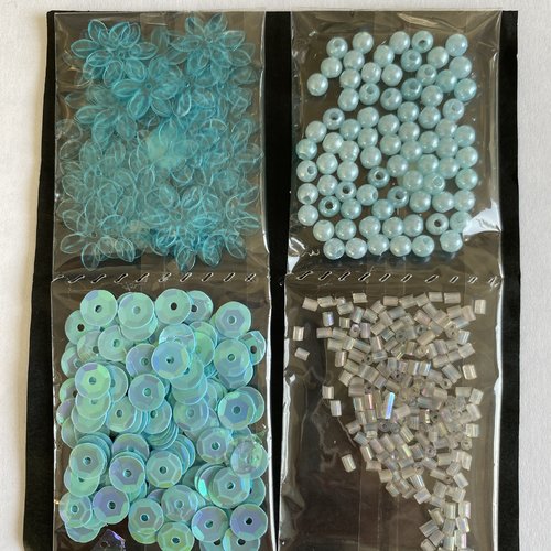 Accessoires décoration perles et paillettes bleues