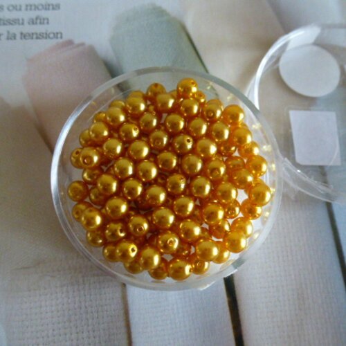 112 perles rondes 4 mm dorées galvanisées marque rayher en boite