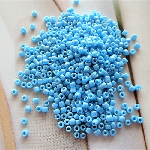 Perles mini rocaille 2 mm bleu indien nacré équivalant à 1 tube