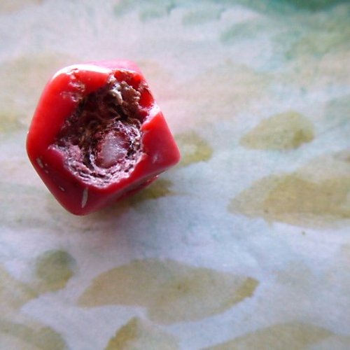 Perle corail naturelle rose 12 x 15 mm forme cuboctaèdre 12 faces
