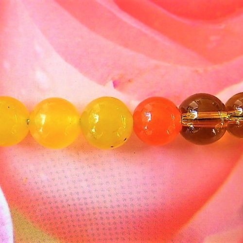 10 perles rondes 8 mm, 8 jade jaune et orange et 2 verre couleur topaze