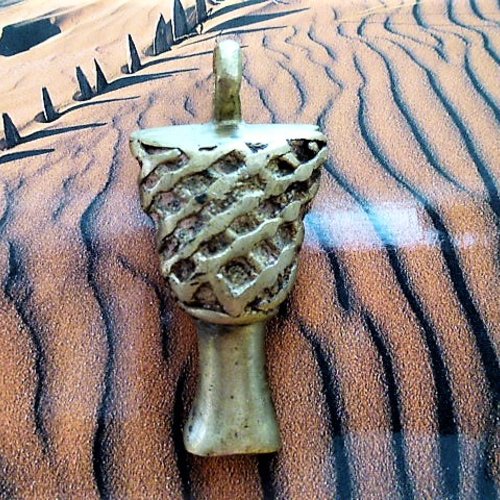 Pendentif africain baoulé 54 mm en laiton style ethnique fabrication artisanale fait main suivant la technique de la cire perdue